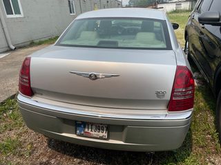 2005 Chrysler 300C - Exterior Rear Center Image